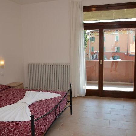 Trilocale Palazzo Garda Διαμέρισμα Γκάρντα Εξωτερικό φωτογραφία