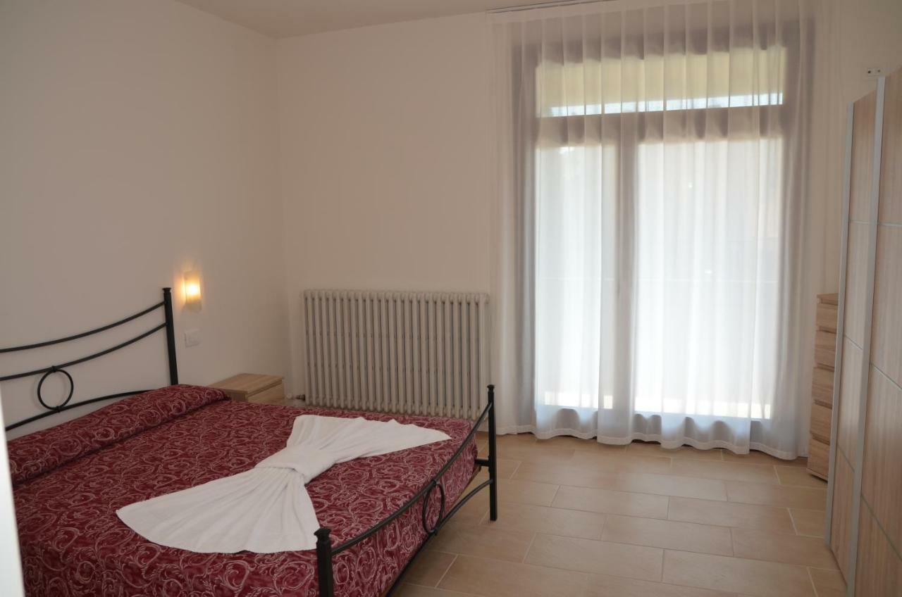 Trilocale Palazzo Garda Διαμέρισμα Γκάρντα Εξωτερικό φωτογραφία